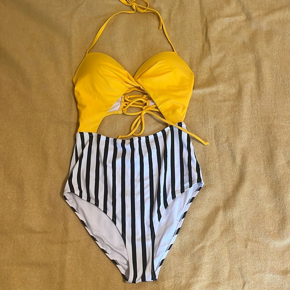 Cupshe Medium One Piece